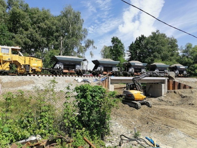 Na budowie wiaduktu kolejowego w Kętach trwają ostatnie prace