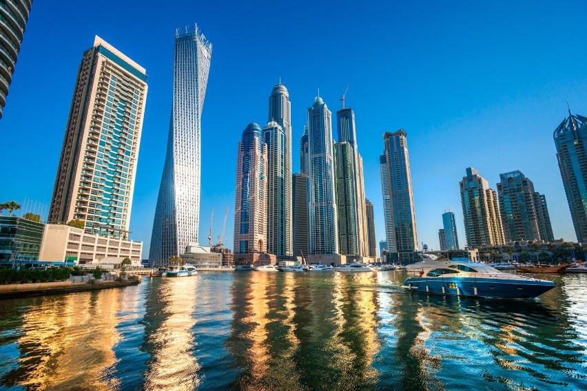 Dubaj to nowoczesna metropolia, w której znaleźć można...