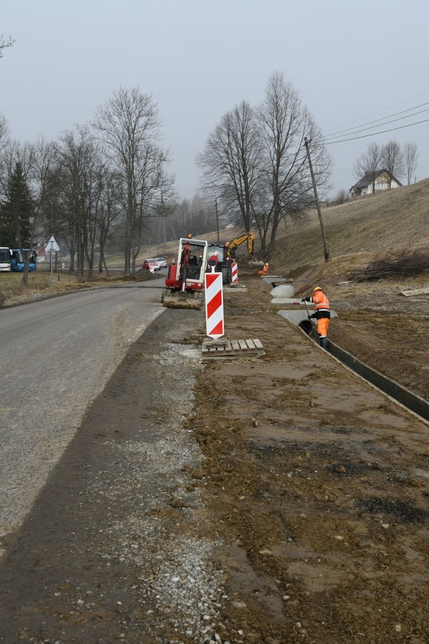 Przebudowa drogi powiatowej w Królówce rozpoczęła się w 2020...