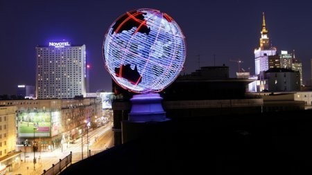 Globus Orbisu znów oświetla Centrum Warszawy (ZDJĘCIA)