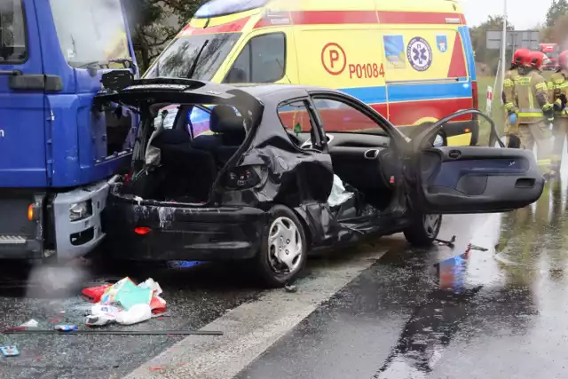 12 października 2023 roku, około godziny 12 doszło do wypadku na obwodnicy Pleszewa, na skrzyżowaniu ulicy Podgórnej oraz krajowej jedenastki. W zdarzeniu brały udział trzy samochody: dwa osobowe i dostawczy