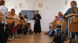 Uczniowie szkół średnich w Skarżysku-Kamiennej rezygnują z lekcji religii. Znamy statystyki