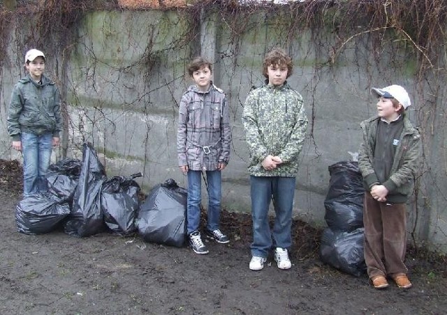 Młodzi koźminianie sprzątnęli z ulic pół tony śmieci