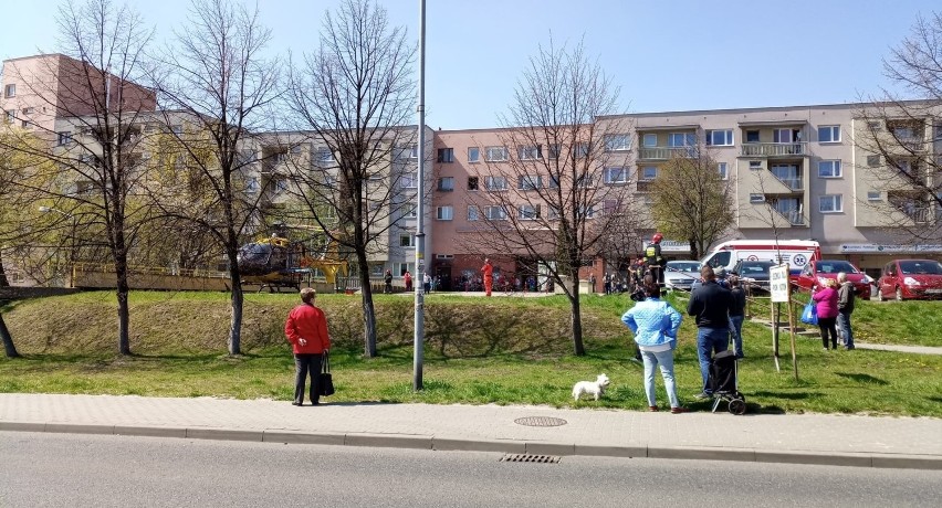 Tragedia w Chorzowie: Młody pracownik spadł z rusztowania. Nie żyje. Lądował helikopter LPR [ZDJĘCIA]