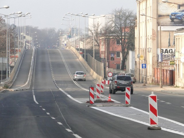 Tak wygląda niemal gotowy odcinek ulicy Słowackiego w Radomiu. Wreszcie kierowcy od poniedziałku pojadą  wiaduktem.