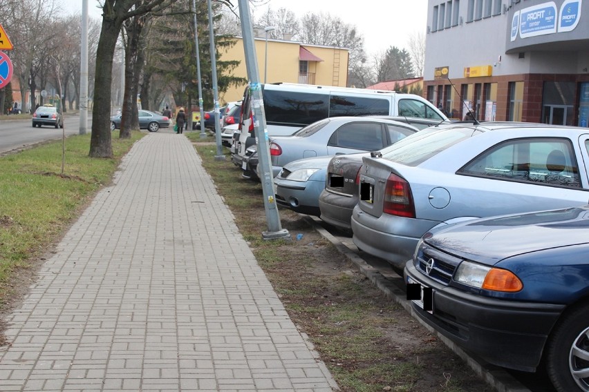 Latarnie przy parkingu Biedronki przy ul. Lubelskiej są...