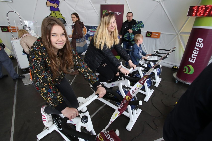 Aneta Radek i Julia Konat, 14-latki z Kielc,pedałowały co...