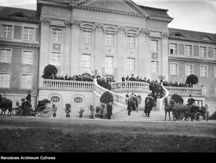 Uroczystości przed gmachem Sanatorium, 1925 rok