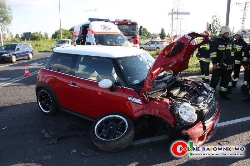 Opole: Kierowca Audi wymusił pierwszeńswto na kierującej Mini Cooperem