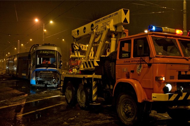 Nowy żuraw wypadkowy znacznie usprawni pracę w sytuacjach, gdy wykolei się tramwaj