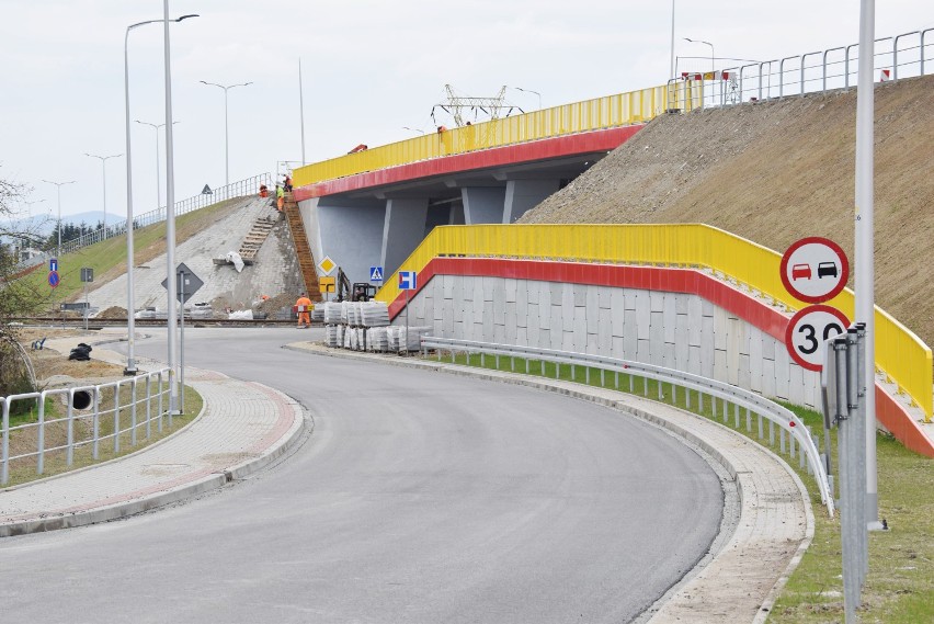 Kończy się przebudowa DK28 w Krośnie. Nowy wiadukt w ciągu ul. Podkarpackiej już przejezdny [ZDJĘCIA]