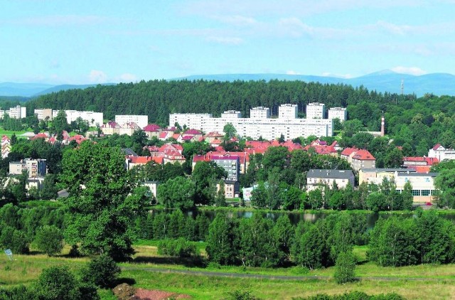 Panorama Kamiennej Góry. Pierwsza wzmianka o osadzie, która dała początek miastu, pochodzi z 1249 roku , z dokumentów księcia Bolesława Rogatki