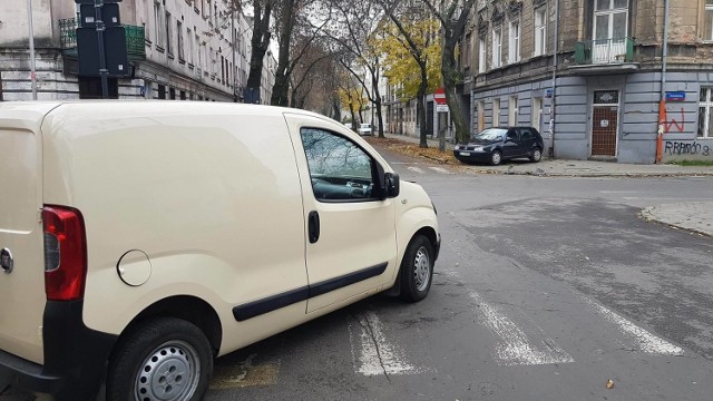 Wypadek na Senatorskiej w Łodzi. Kierowca jechał pod prąd, drugi nie ustąpił pierwszeństwa