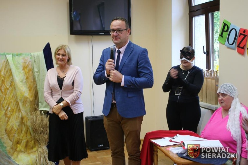 Integracyjna impreza na koniec lata w DPS w Rożdżałach w gminie Warta ZDJĘCIA