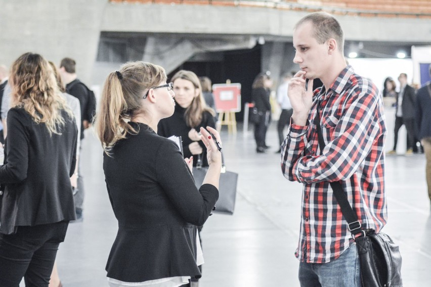 Co łączy poszukiwanie pracy i stand-up?