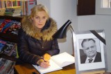 Miasto żegna byłego premiera Jana Olszewskiego. W Bibliotece Ratuszowa wyłożono księgę kondolencyjną dedykowaną byłemu premierowi