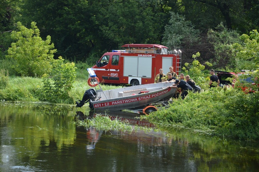Tragedia na rzece Bzurze w Bednarach pod Łowiczem. Trwają poszukiwania 13-latka
