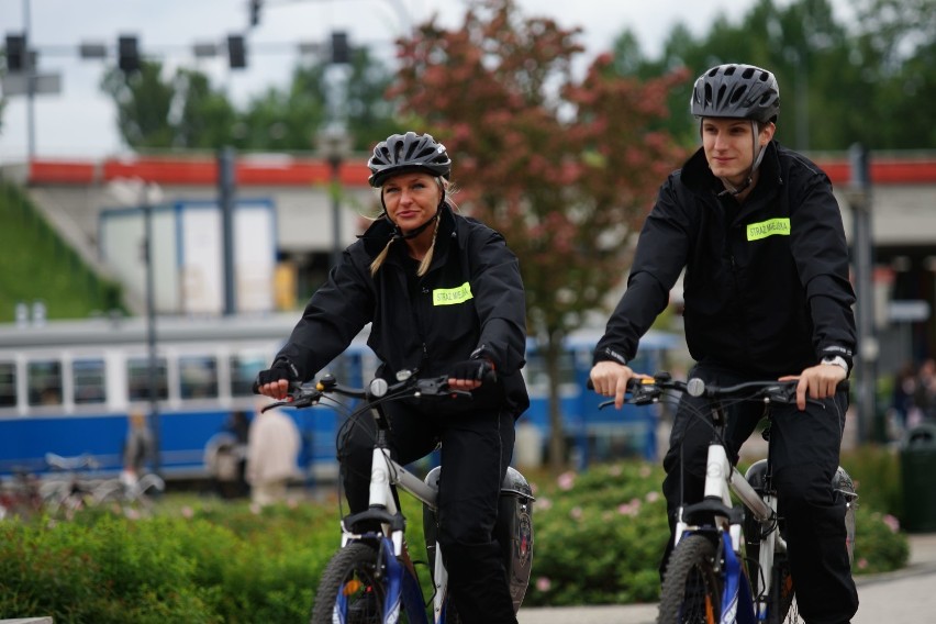 Kraków. Ruszają patrole rowerowe straży miejskiej [ZDJĘCIA, WIDEO]