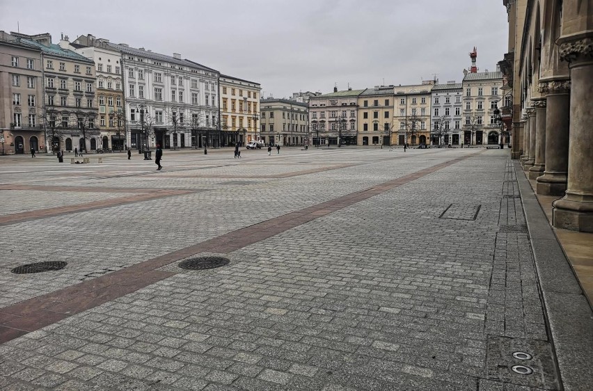 Krakowskie Stare Miasto w pandemii opustoszało i pewnie nie...