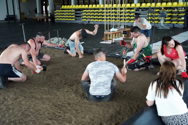 Trwają przygotowania areny sumo w Kluczach. Zawody odbędą się w weekend