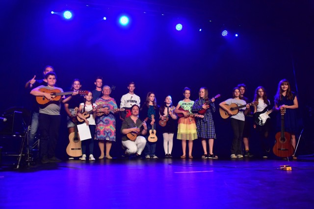 Koncert "Gitarowe brzmienie" w Żnińskim Domu Kultury.