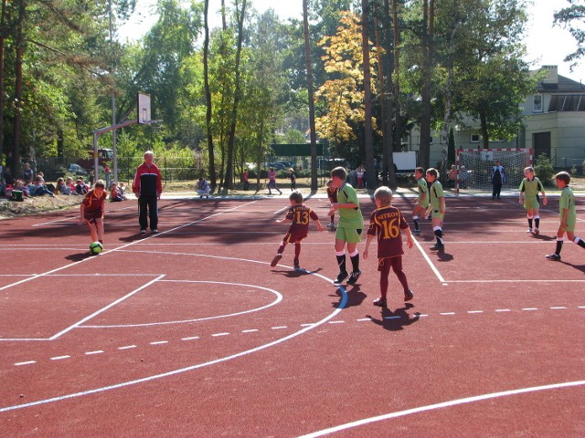 Dzieci rozegrały mecz na nowym boisku w Krupskim Młynie