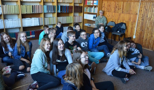 W Bibliotece Pedagogicznej w Piotrkowie odbyły się warsztaty o bezdomności zwierząt. W spotkaniu z zoologiem i futrzanymi podopiecznymi fundacji Miasto Kotów uczestniczyli uczniowie gimnazjum nr 4.