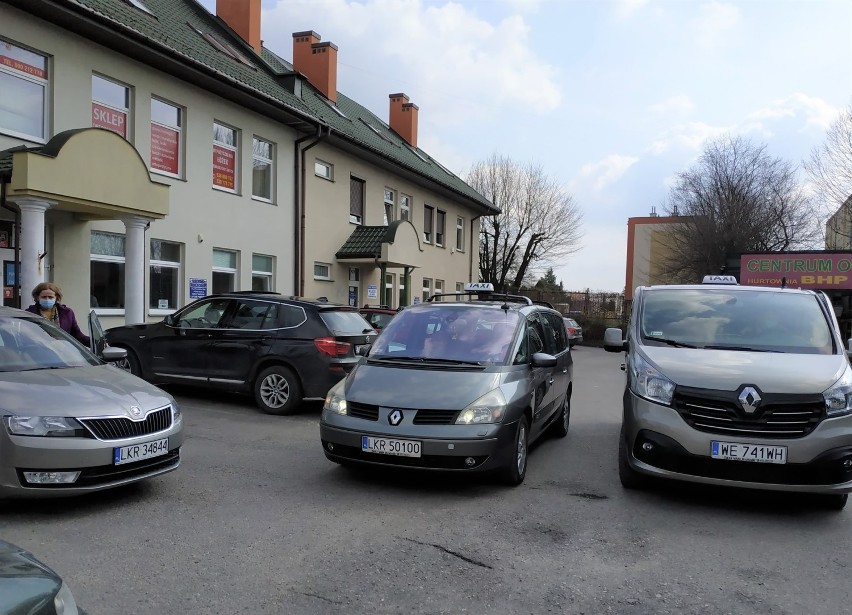 Bezpłatny transport dla seniorów z Kraśnika na szczepienie przeciw COVID-19. Sprawdź, jak skorzystać