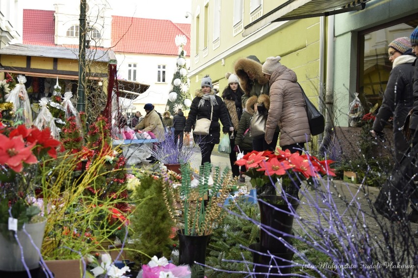 Jarmark świąteczny w Żarach.Co mieszkańcy kupowali w sobotę? [ZDJĘCIA,WIDEO]