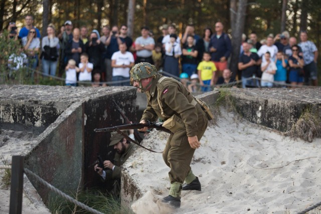 Rekonstrukcja walk z II wojny światowej w Ustce nawiązująca do Powstania Warszawskiego