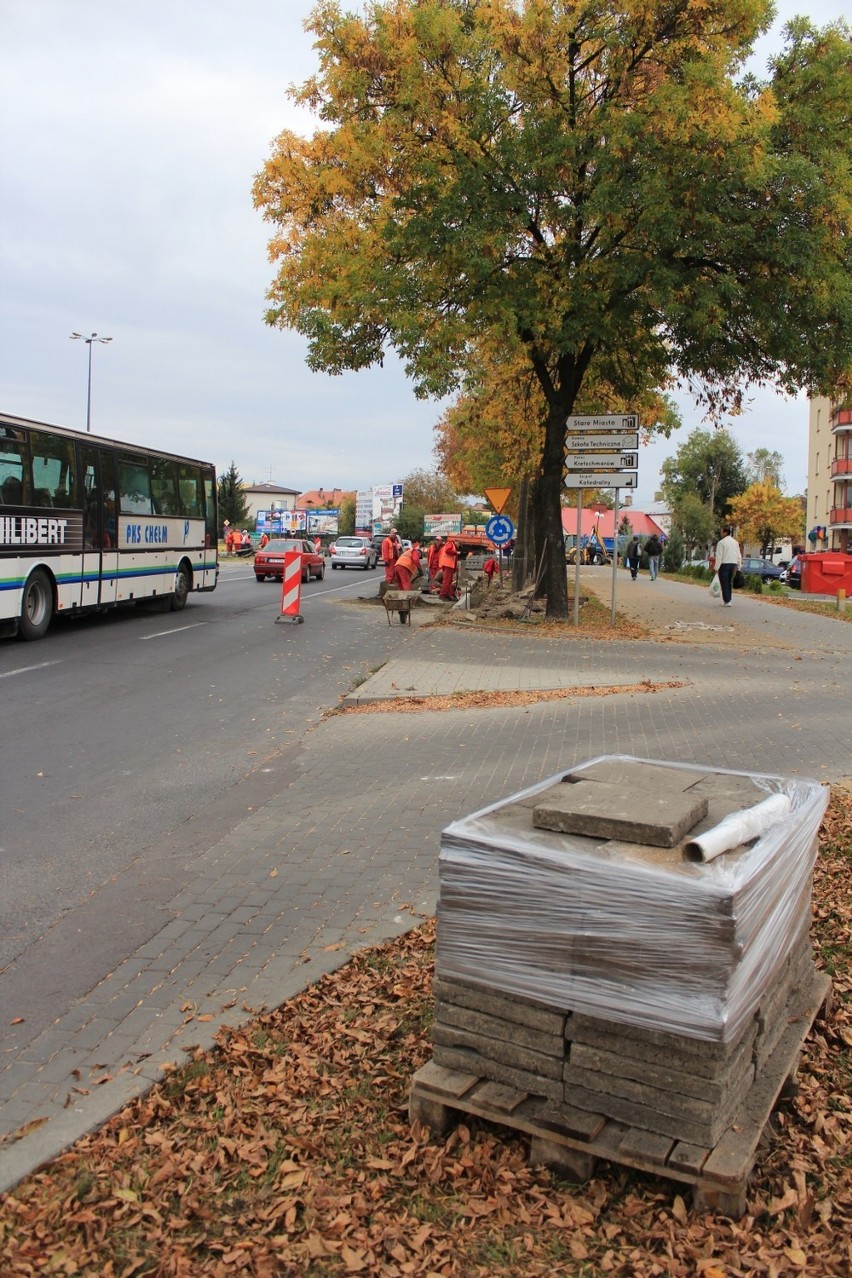 Uwaga kierowcy: Chaos na rondzie przy ul. Hrubieszowskiej w Chełmie