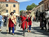 Inauguracja sezonu turystycznego w Sandomierzu. Na Rynku zagościło rycerstwo (FOTO)