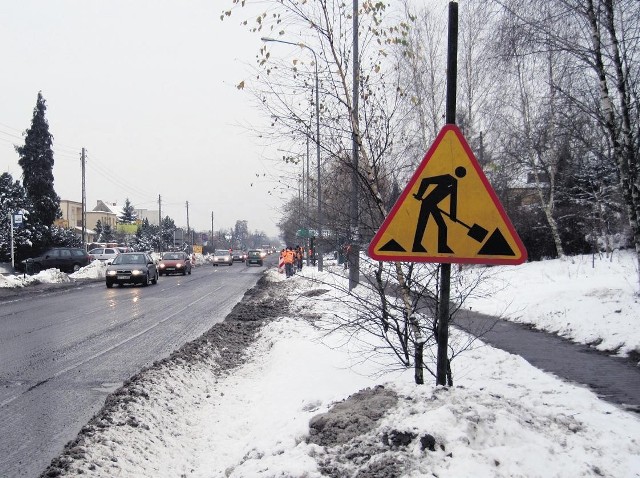 Remont ulicy obejmuje nawierzchnię i prace kanalizacyjne