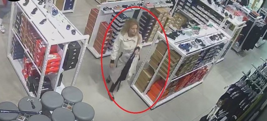 Kradzież portfela w CH Platan w Zabrzu. Rozpoznajesz podejrzane kobiety? Są poszukiwane