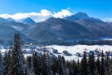 Tanie noclegi w Zakopanem i okolicach. Porównaliśmy ceny w 14 miejscowościach i 8 schroniskach w Tatrach. Gdzie zapłacimy najmniej?