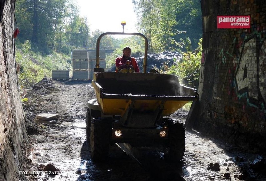 Najdłuższy tunel kolejowy w Polsce jest w remoncie (ZDJĘCIA)