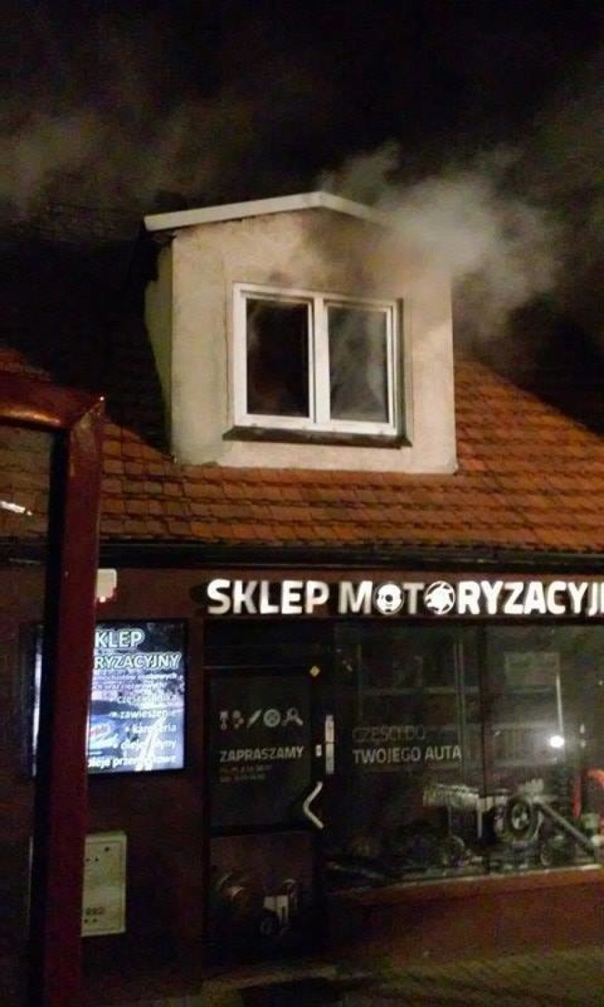 Pożar w Szamocinie: Ogień na poddaszu domu przy Placu...