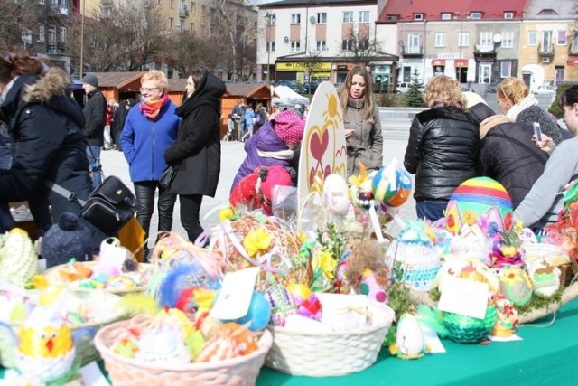 1 kwietnia Miejskie Centrum Kultury w Ostrowcu Świętokrzyskim zaprasza na kiermasz świąteczny czyli spotkanie na Wielkanocnym Ryneczku. Początek wydarzenia od godziny 10.