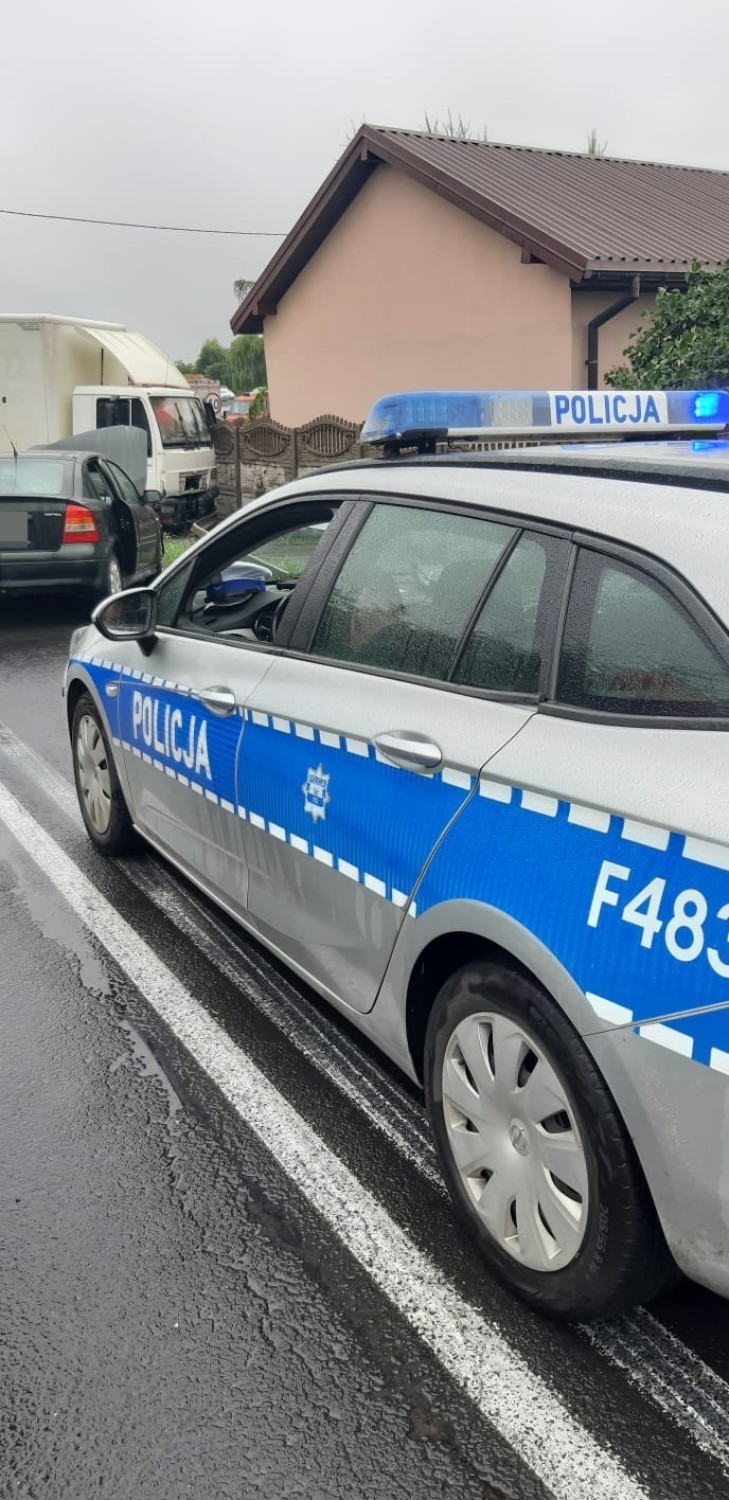 Wypadek na DK 42 między Radomskiem a Przedborzem. W gminie Masłowice zderzyły się 3 samochody