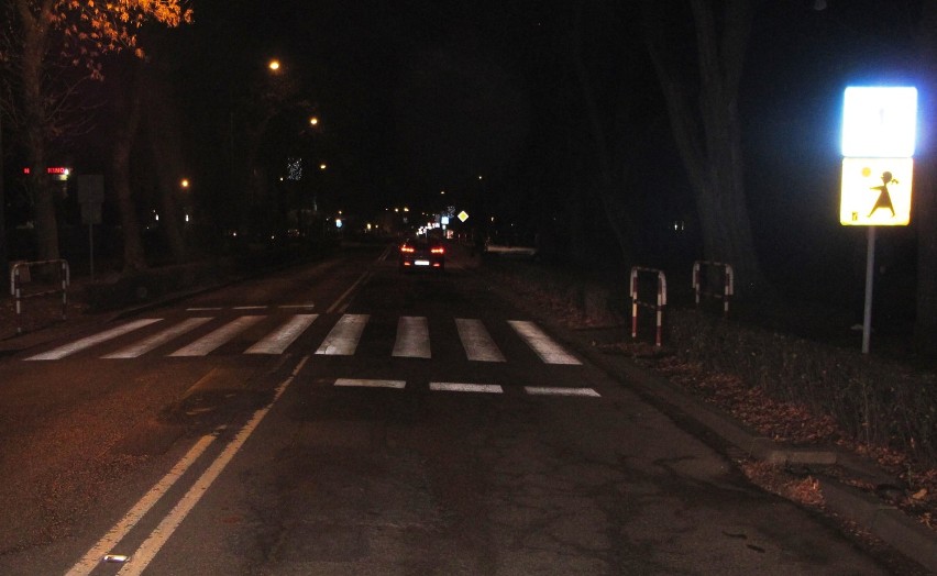 Wypadek na ul. Śniadeckiego w Oświęcimiu. Samochód potrącił 67-latkę na przejściu dla pieszych 