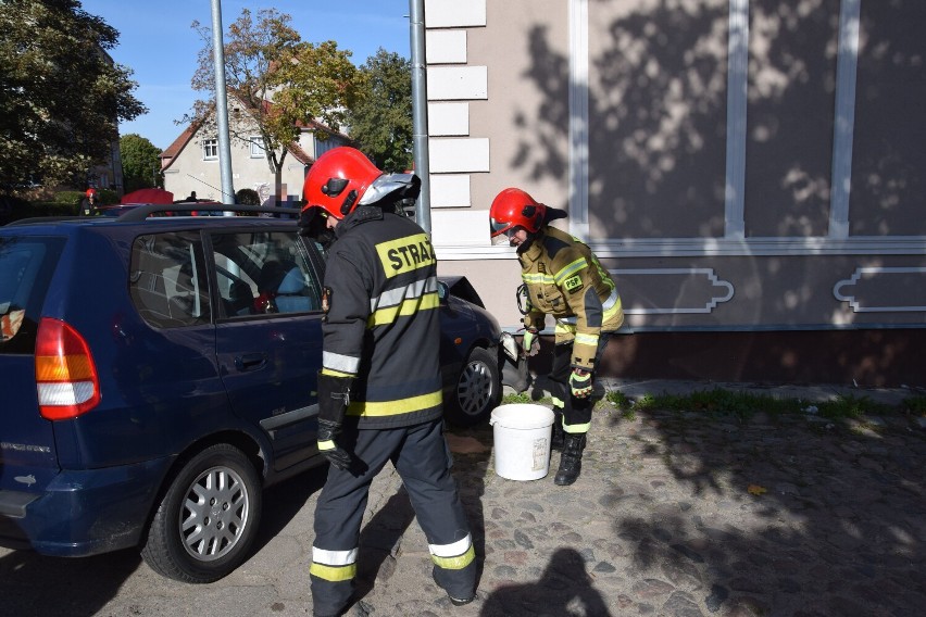 Poważny wypadek na ulicy Koszalińskiej w Szczecinku. Rozbite dwa auta [zdjęcia]