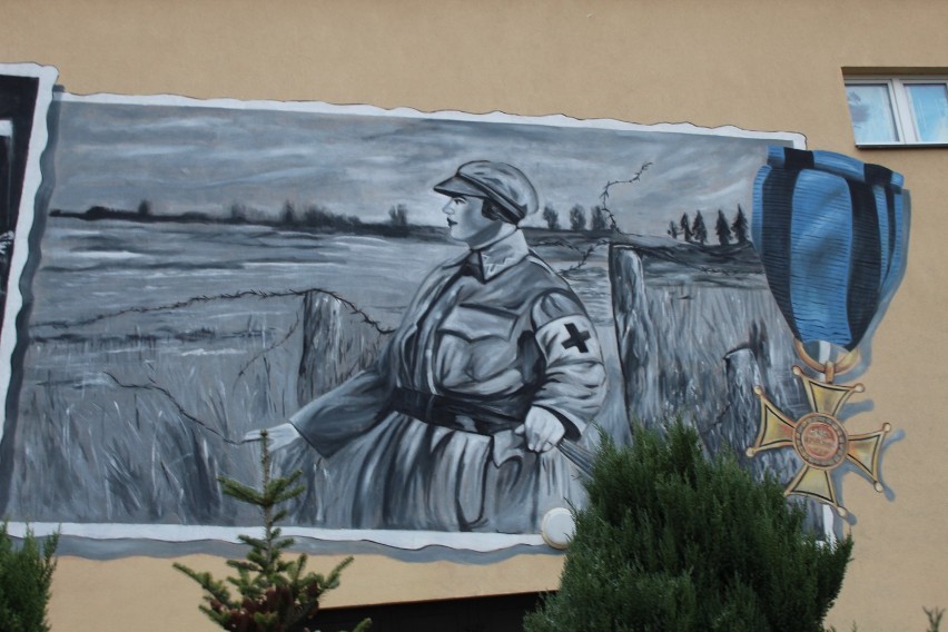 W Hrubieszowie i Komarowie odsłonięto patriotyczne murale. Upamiętniają wydarzenia sprzed 100 lat. Zobacz zdjęcia