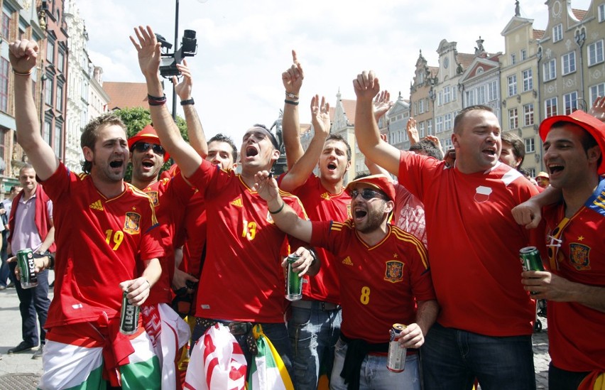 Euro 2012: Kibice Hiszpanii i Włoch w Gdańsku dopingują swoje drużyny [ZDJĘCIA, FILMY]