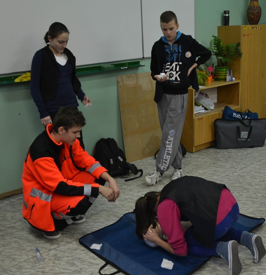 Joannici z Malborka uczyli dzieci i młodzież, jak udzielać pierwszej pomocy przedmedycznej