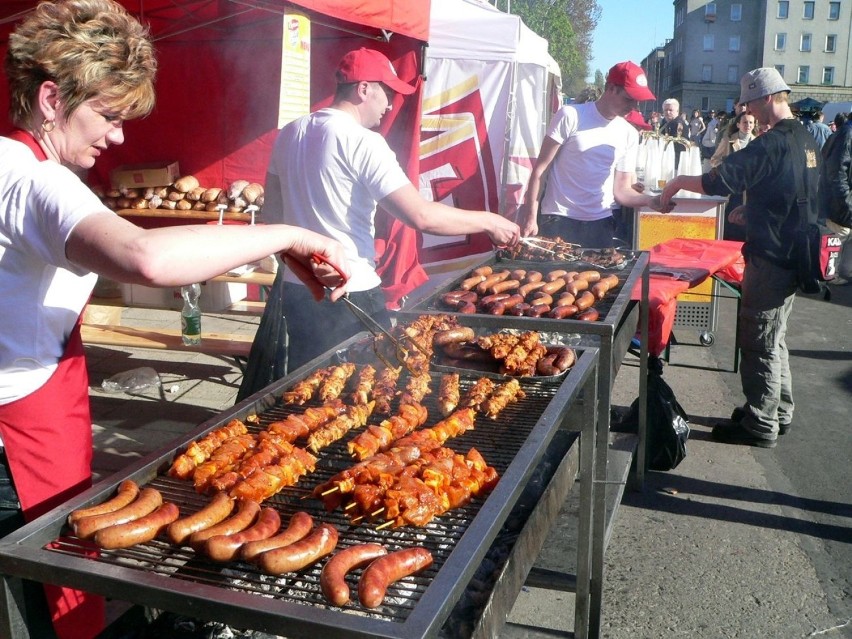 Rok 2007 - wielkie grilowanie na Placu Piłsudskiego