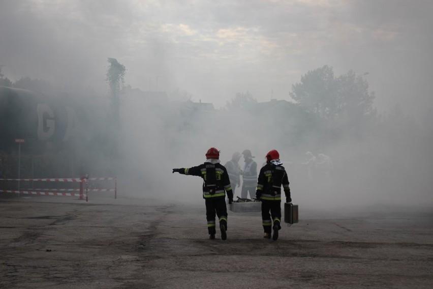 Wykolejona cysterna, wyciek benzyny i pożar... widowiskowe ćwiczenia w Kielcach (ZDJĘCIA)