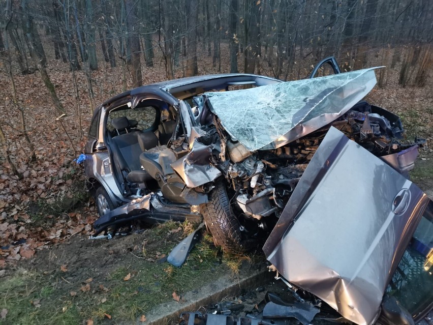 Wypadek pod Włoszakowicami. Zderzenie ciężarówki z autem osobowym. Kierująca fordem zasnęła?  ZDJĘCIA