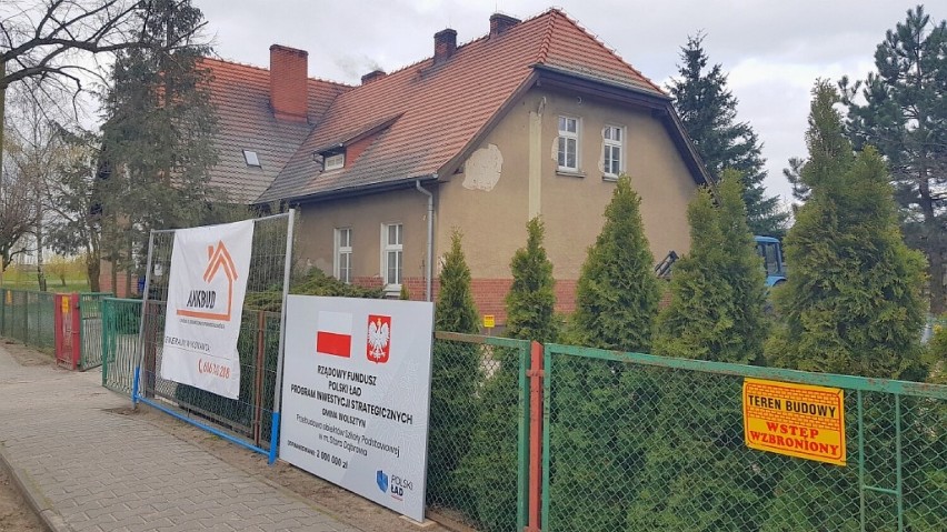 Trwa przebudowa i modernizacja budynku Szkoły Podstawowej w Starej Dąbrowie
