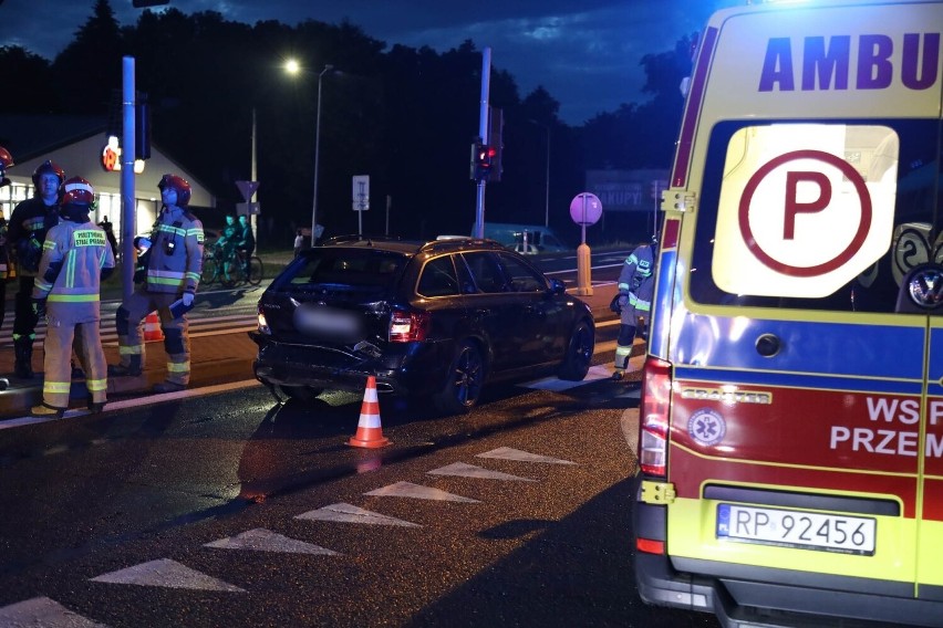 Wypadek w Żurawicy pod Przemyślem. Po zderzeniu dwóch samochodów, do szpitala zabrano 3 osoby [ZDJĘCIA, WIDEO]