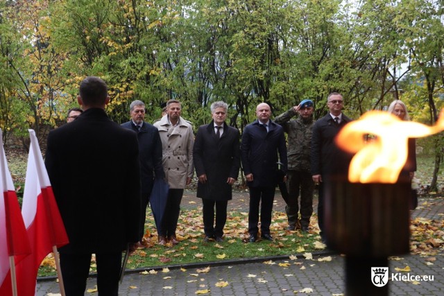 84 lata temu zginął Stefan Artwiński. Kielczanie pamiętali o ostatnim przed wojną prezydencie miasta. Uroczystości odbyły się na cmentarzu partyzanckim w Kielcach